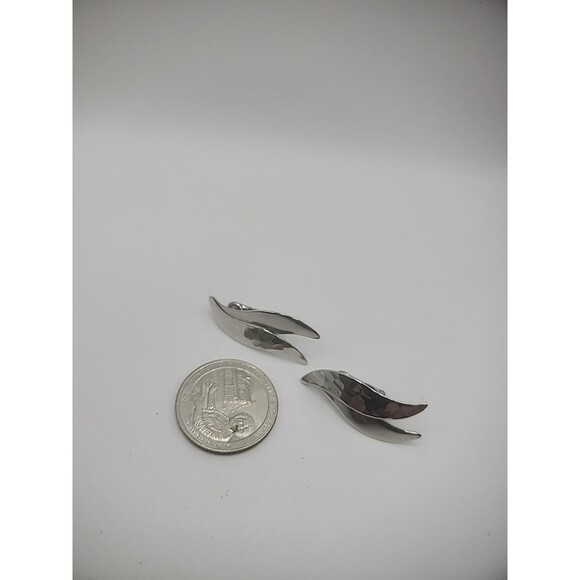 Vintage Silver Tone Layered Clip on Huggie Earrings Womens Jewelry Costume - Picture 11 of 15